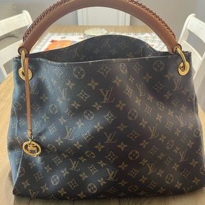 Louis Vuitton Artsy MM